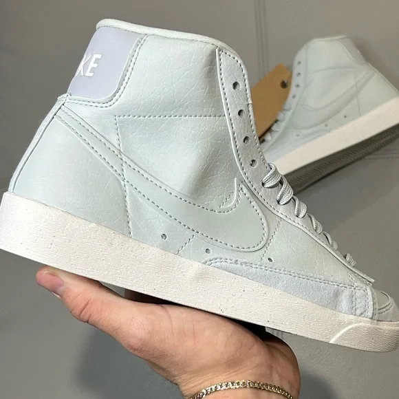 NEW NIKE BLAZER MID GREEN - Picture 1 of 4